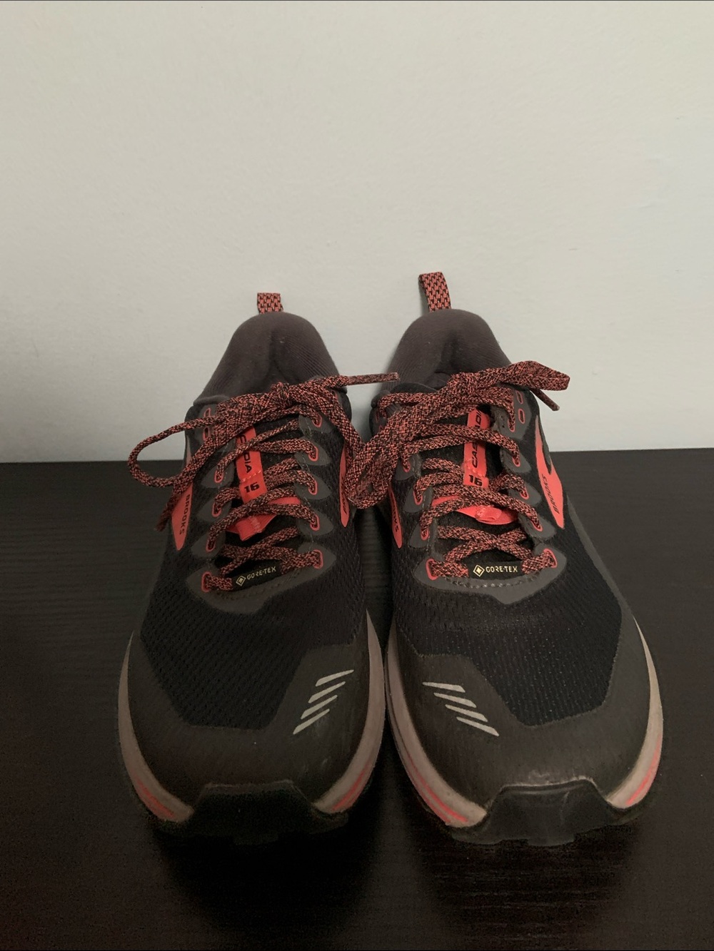 Brooks Cascadia 16 Sneakers size 8 Gray and Pink - Picture 2 of 10